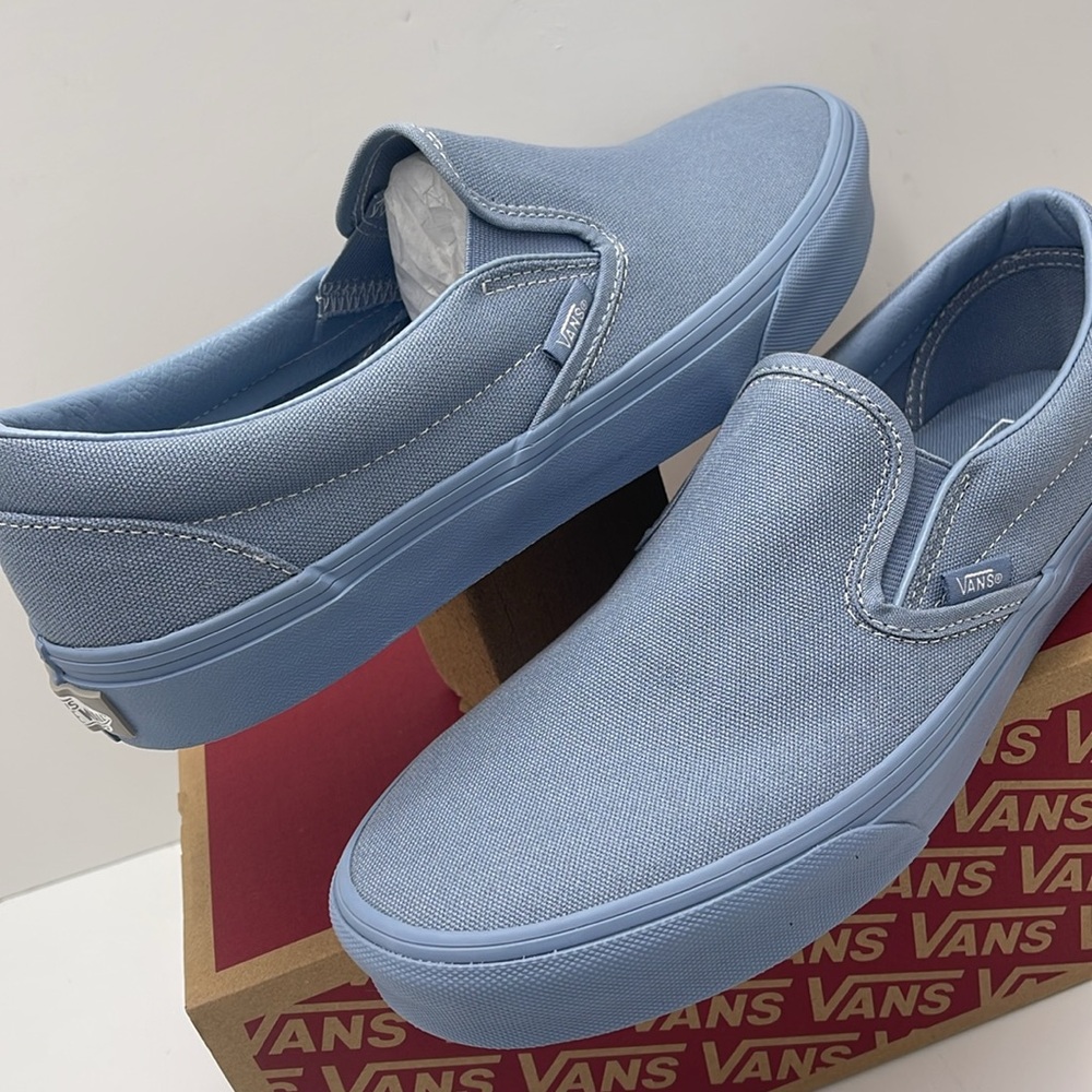 Vans WMNS Sky Blue Canvas Classic Slip-On
Pastel Mono Dusty Blue
VN000CT5DSB - Picture 15 of 16